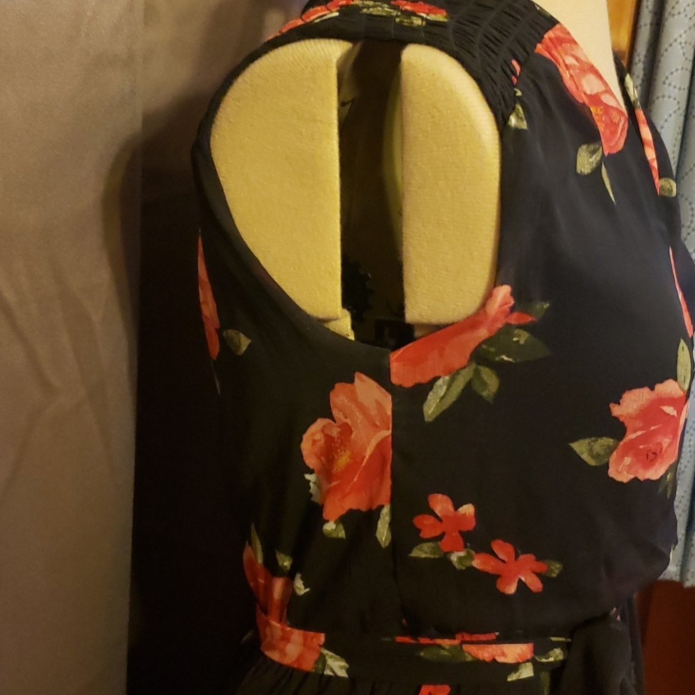 Dress - Picture 7 of 8